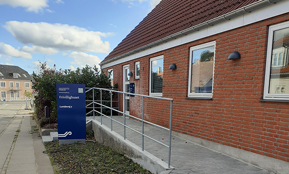 Indgangen til Frivillighuset i Frederikssund.